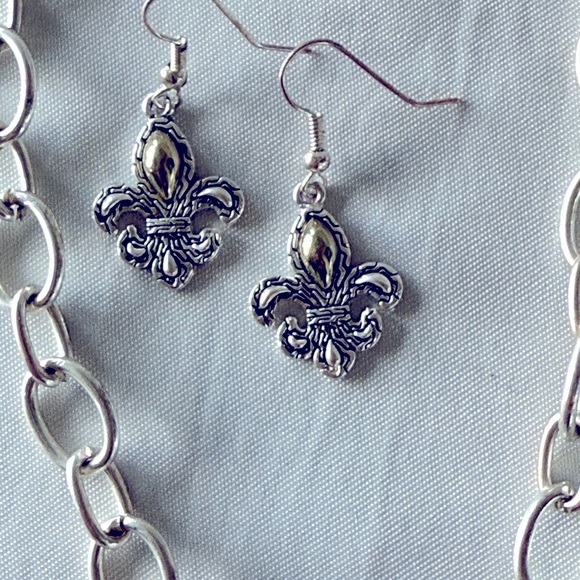 Elegant Mixed Metal Fleur De Lis Necklace Dangle Earring Set Silver Mixed Metal - Picture 8 of 12
